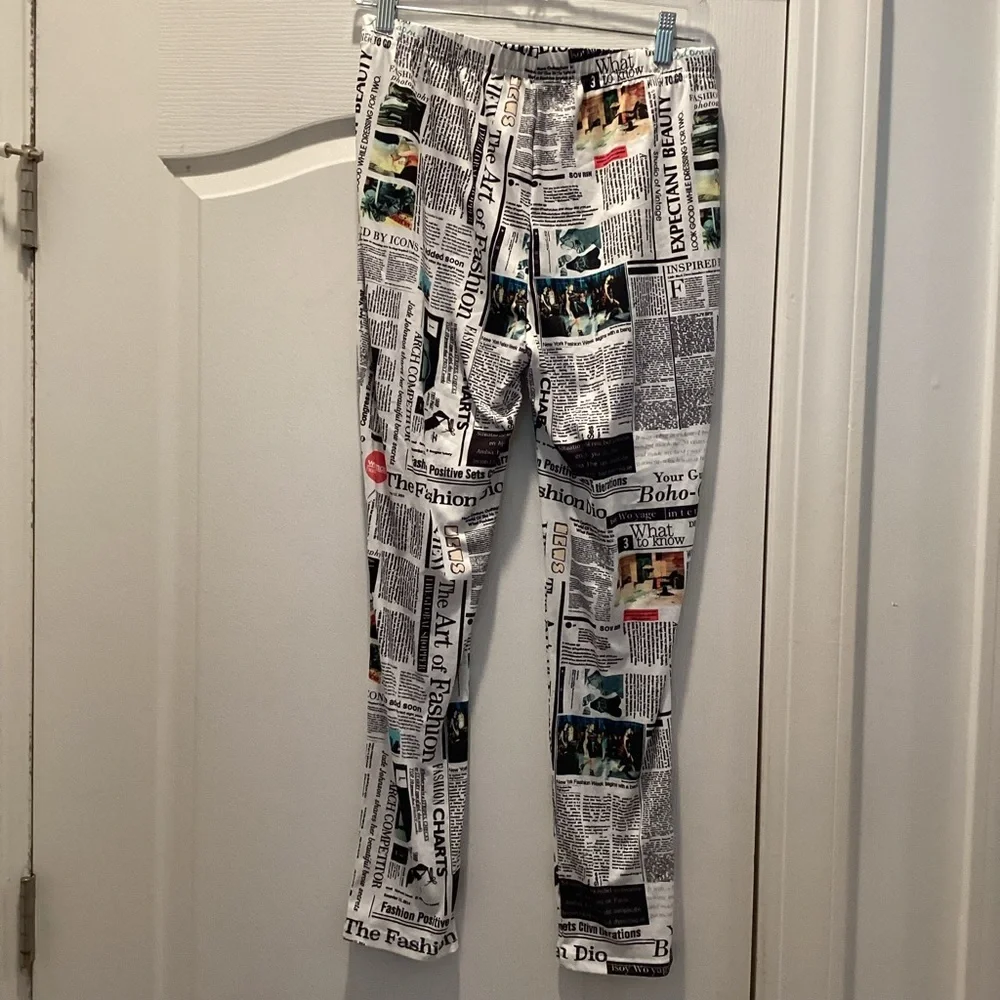 Newspaper Print Leggings - White Black Multi